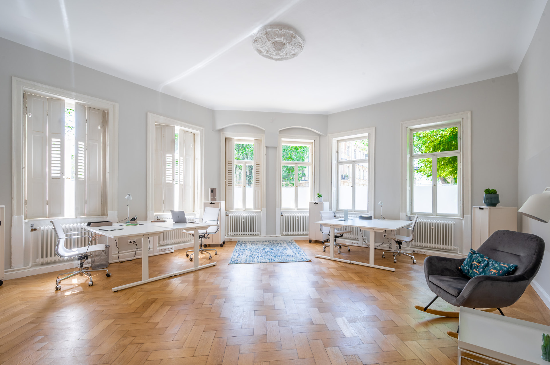 Lichtdurchflutetes Coworking-Büro von W2G Offices in einem historischen Gebäude in Fürth